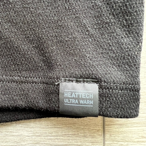 Uniqlo - ultra warm Heattech- thermal long sleeve size:L - Picture 2 of 5